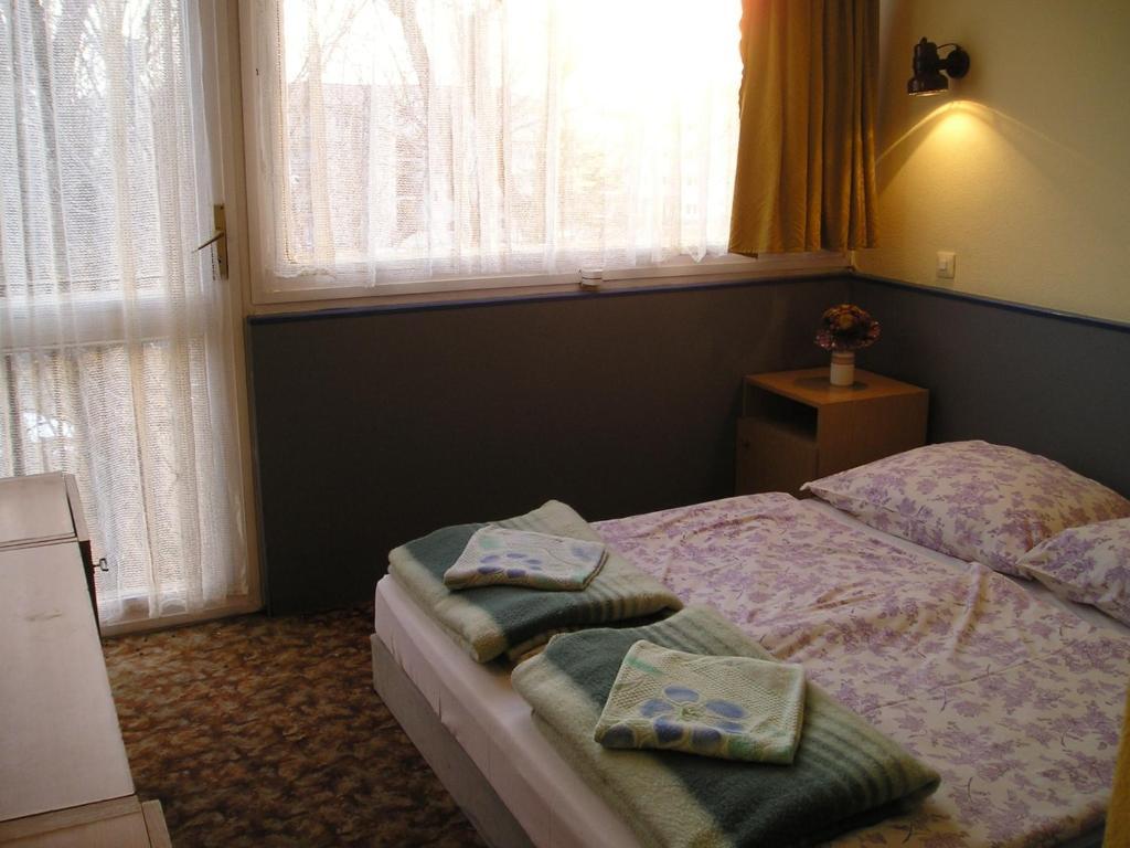 Rev Szallo Balaton Hotel Szantod Room photo